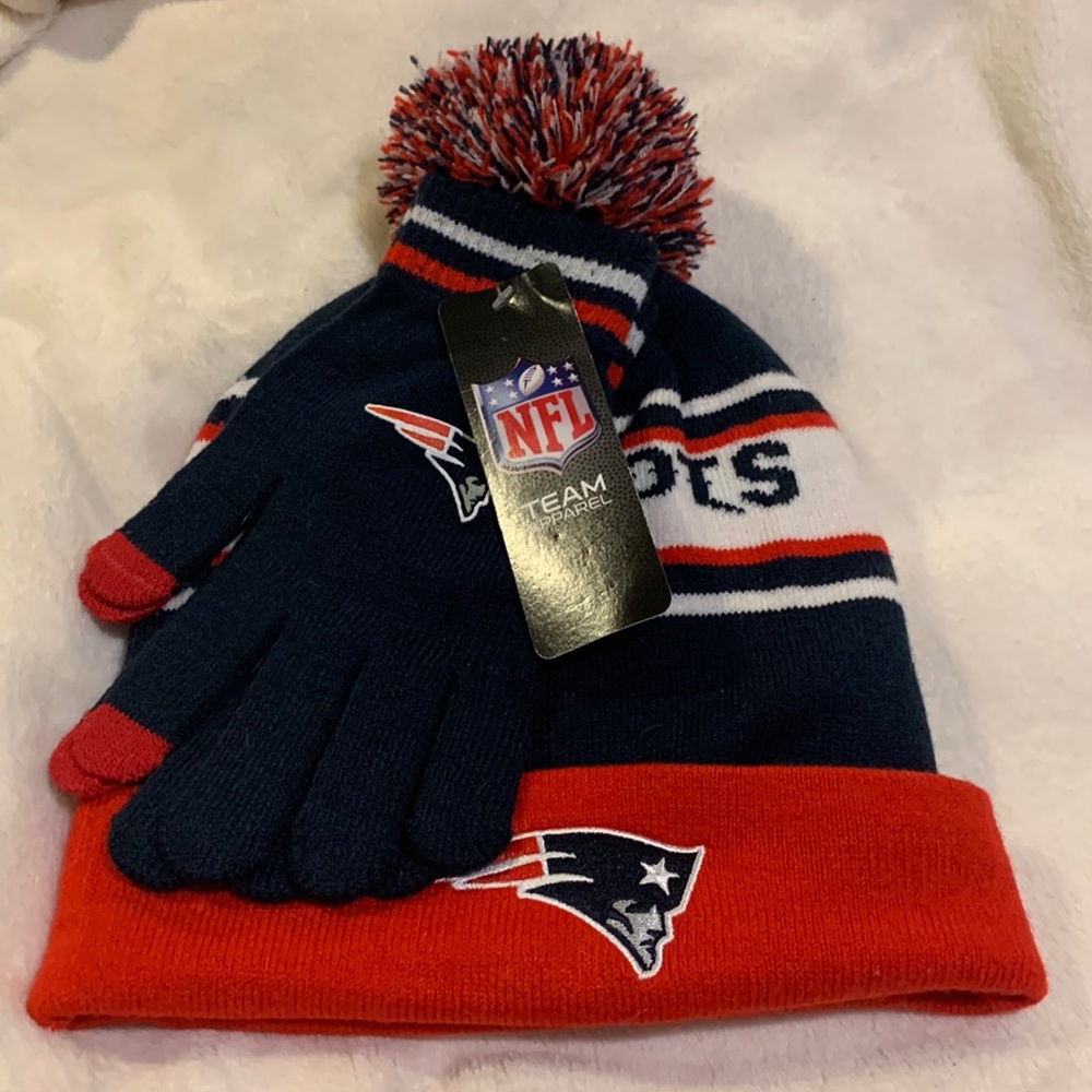 Hat and gloves “nfl patriots “